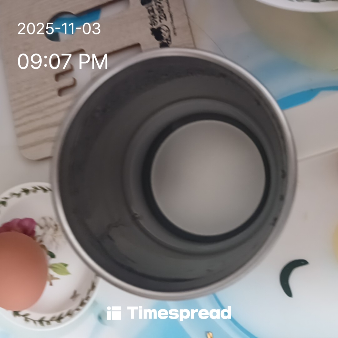 따뜻한 물 마시고 있어